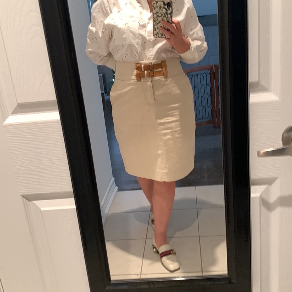 Beige cotton skirt. With leather details SZ14